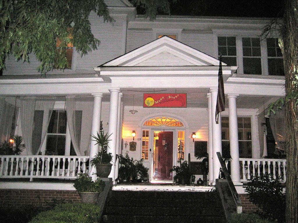 Inn Upon Moon River Plantation Chester エクステリア 写真